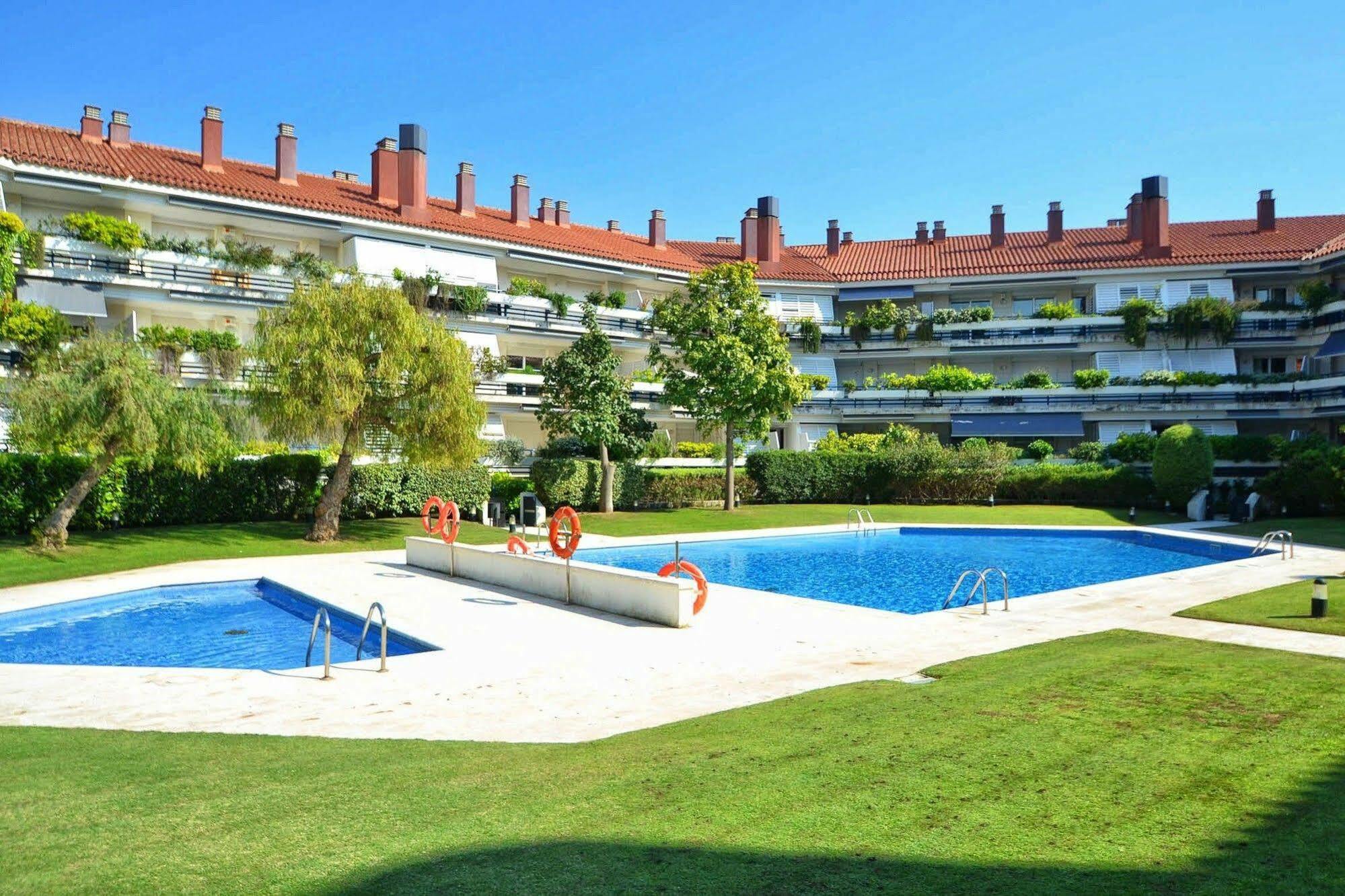 Duplex Park De Mar Apartman Sitges Kültér fotó