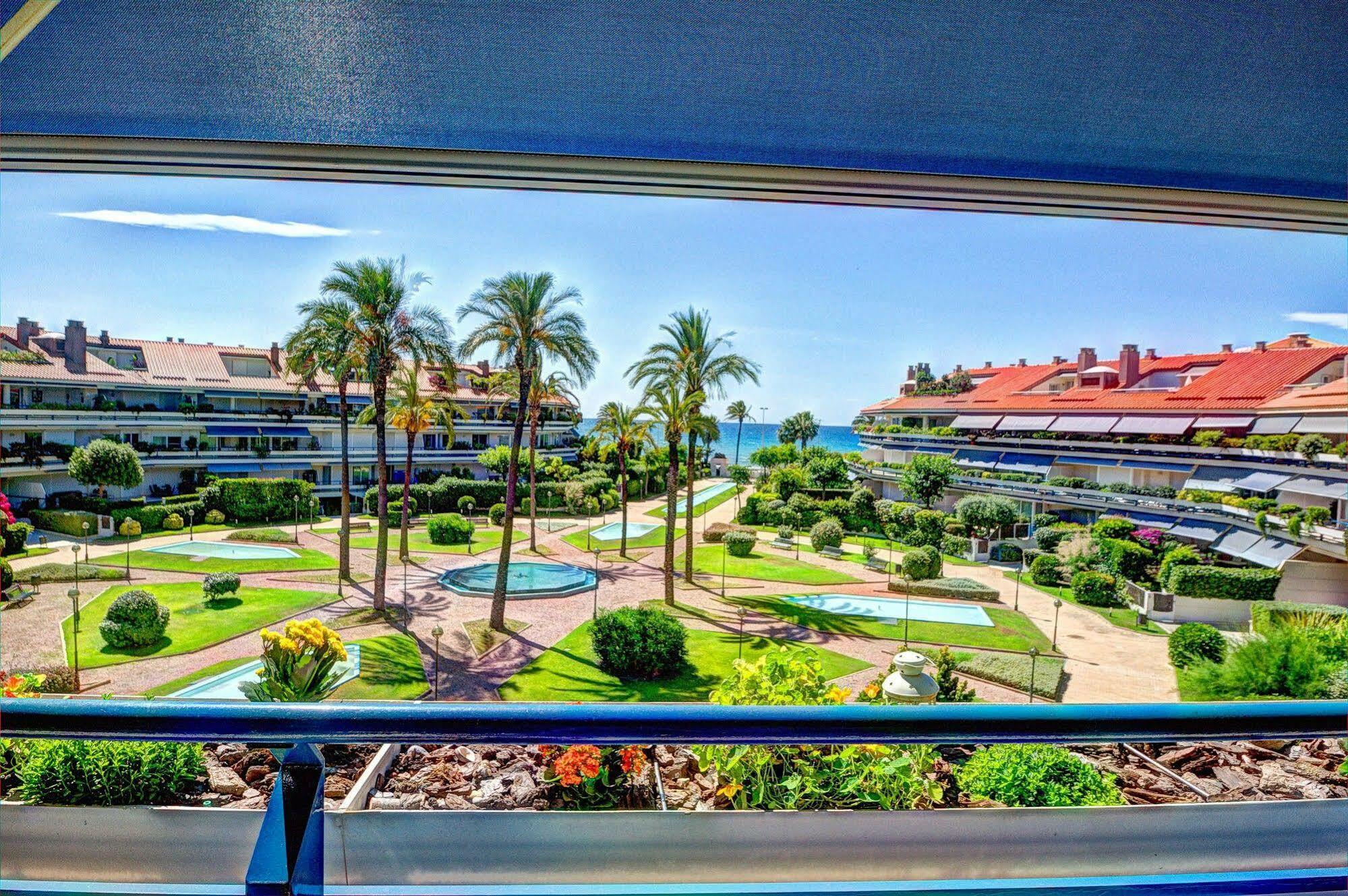 Duplex Park De Mar Apartman Sitges Kültér fotó